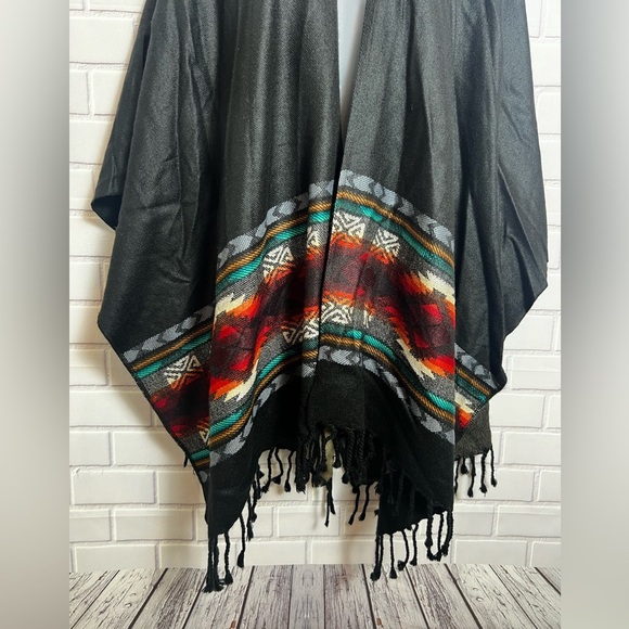 Reversible Acrylic women Poncho made in ECUADOR/black one size - Picture 5 of 10